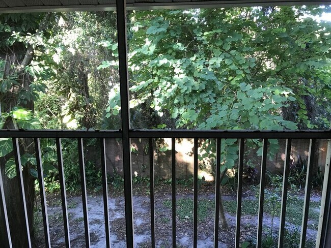 Building Photo - Convenient 2/2 Orlando Condo – Water & Garbage Included!
