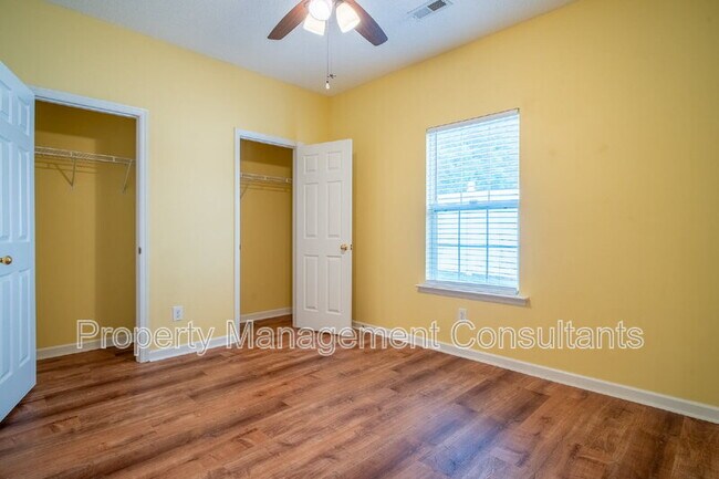 Building Photo - 216 Horseshoe Bend N