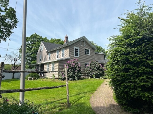 Building Photo - 566 W Main St