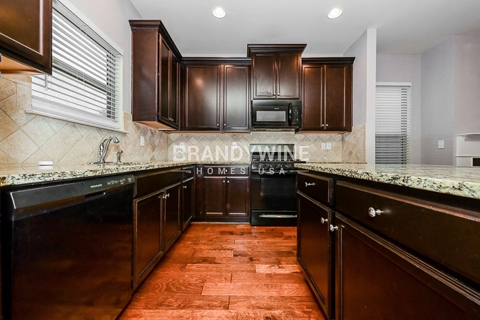 Building Photo - 230 Emporia Loop