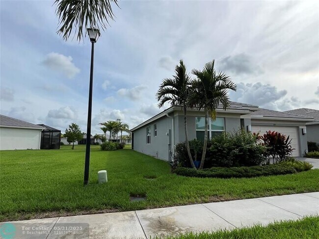 Building Photo - 11711 SW River Crossing Pl