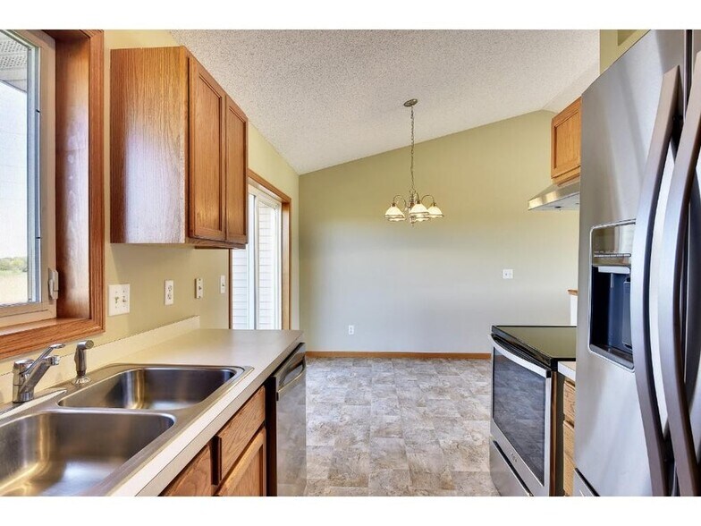 Building Photo - 2015 Brittany Ct