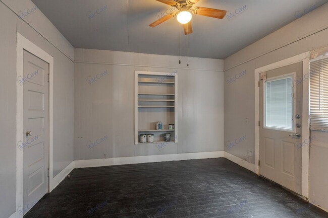 Building Photo - 1209 Gladiolus St