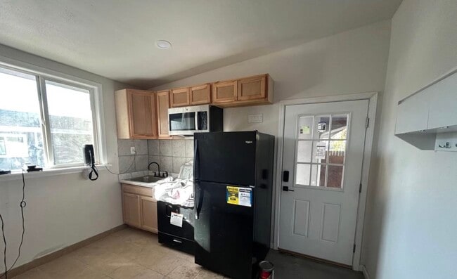 Building Photo - 150 Merrill Dr