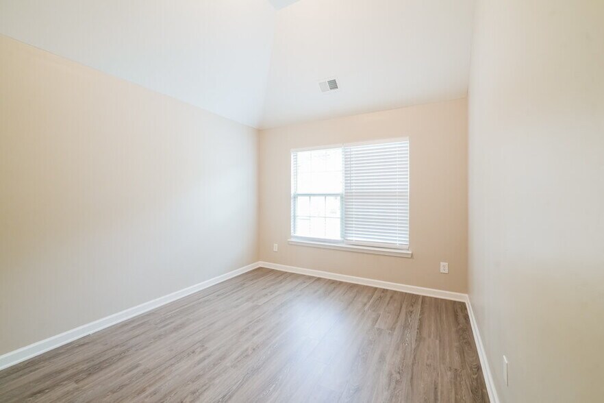 Building Photo - 3935 Margaux Dr