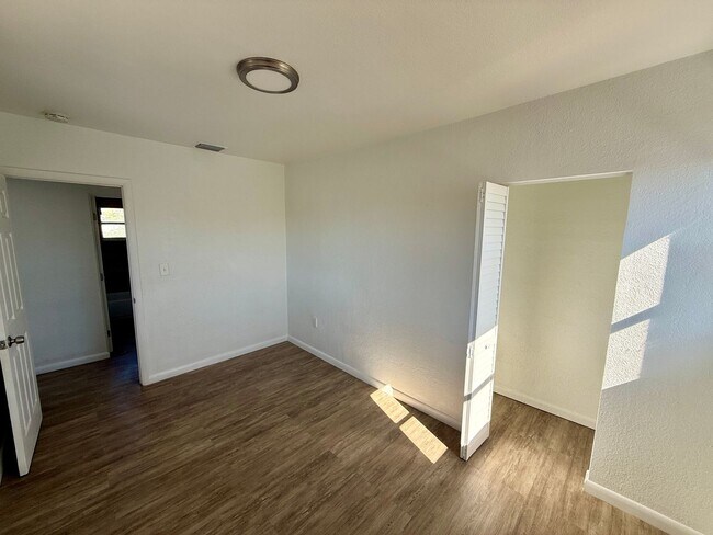 Building Photo - Renovated Large 3 Bed 1 Bath Unit Available For Rent Located In Little Havana.