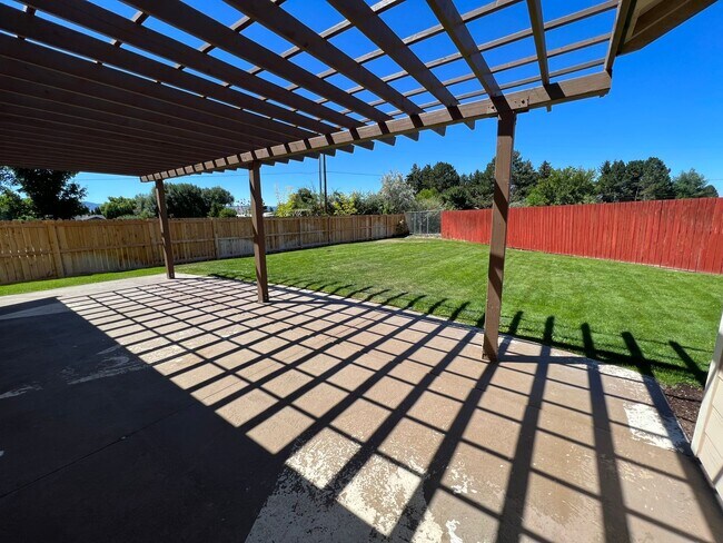 Building Photo - Modern 3 Bedroom Home