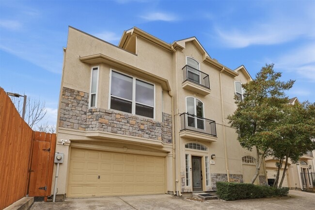 Building Photo - 5515 Venice St