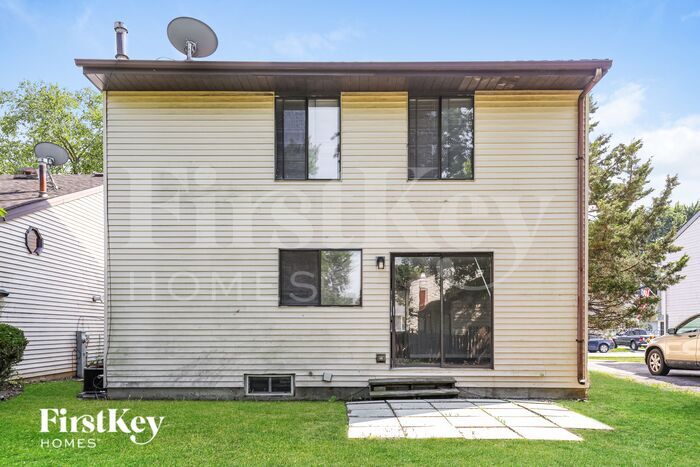 Building Photo - 30W118 Maplewood Dr