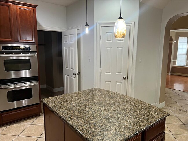 Building Photo - 16907 Coronado Springs Dr