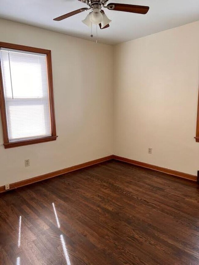 Building Photo - 864 Gary Ave SE