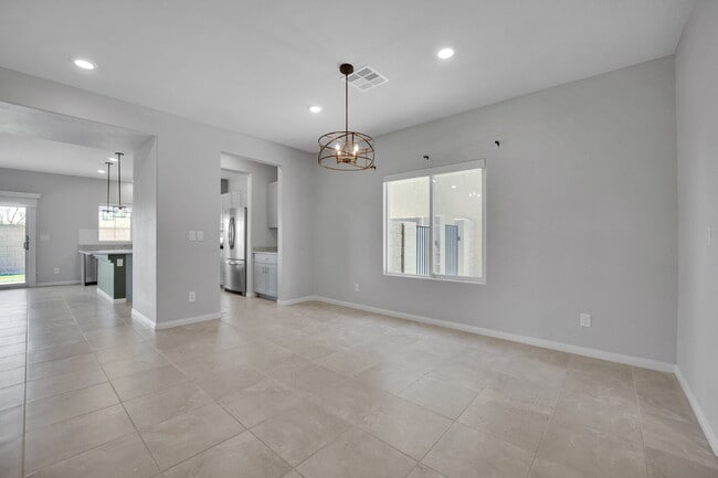 Building Photo - Gorgeous 5 Bedroom home!