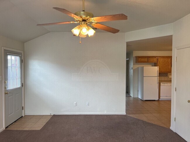 Building Photo - 304 Primrose