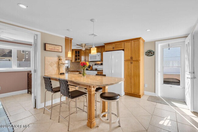 Building Photo - 102 W Colony Rd