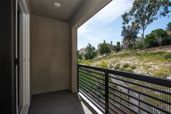 Building Photo - Charming 4 Bedroom 3.5 Bath in Carmel Mountain Ranch