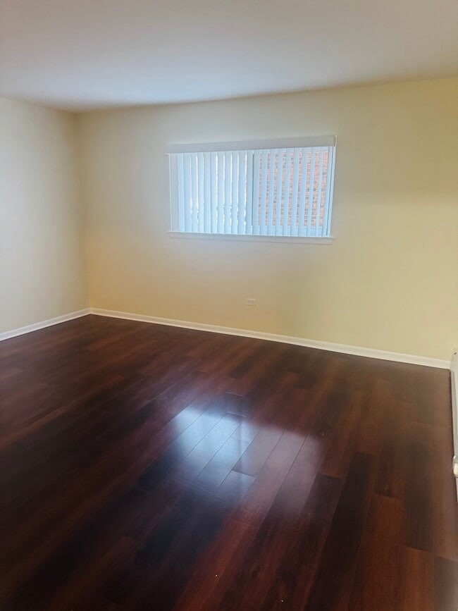 Building Photo - 8970 N Parkside Ave