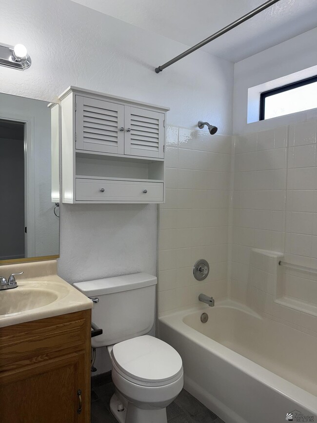 Building Photo - 10636 S Del Vista Dr
