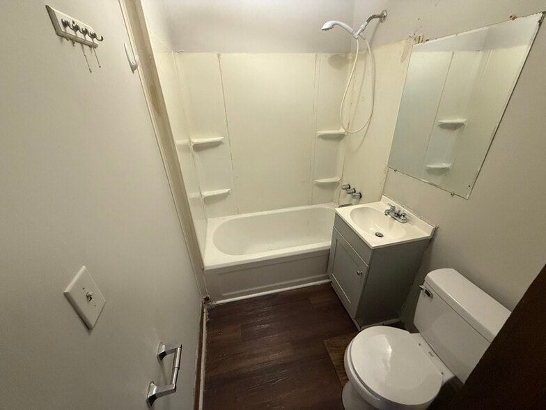 Building Photo - 107 Rayon Dr