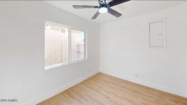 Building Photo - 2739 E Tamarisk Ave