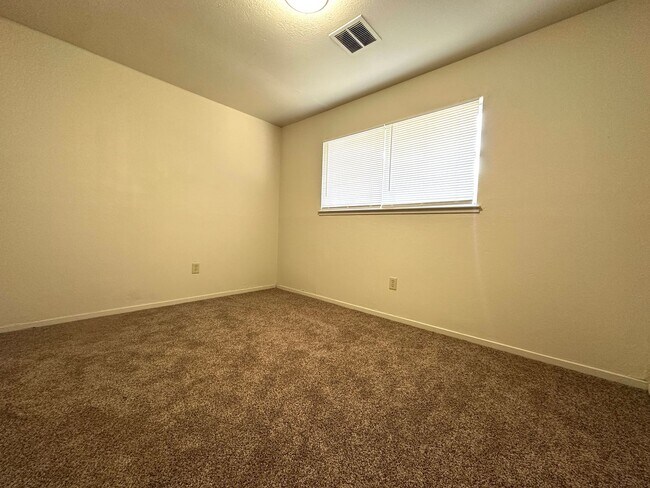 Building Photo - 525 Downing Ln