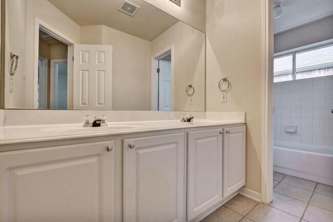 Building Photo - 1016 Savanna Ln