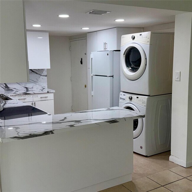 Building Photo - 8775 Park Blvd