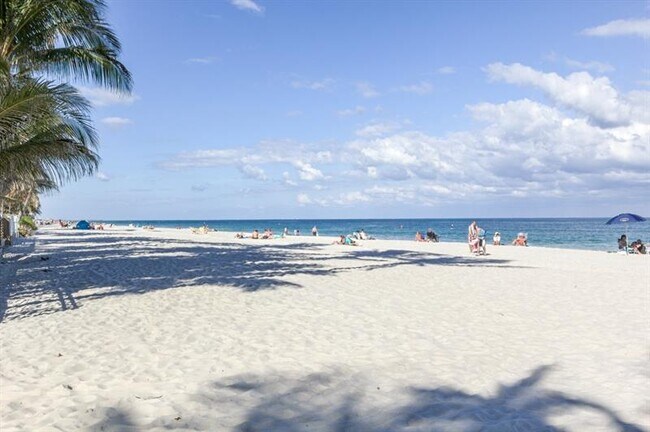 Building Photo - 3015 N Ocean Blvd