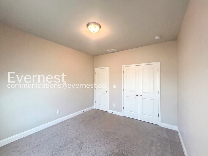 Building Photo - 8395 Loch Lomand Ln