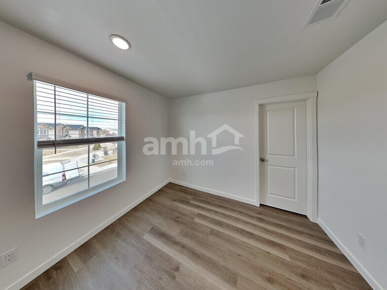 Building Photo - 320 N Addison Way