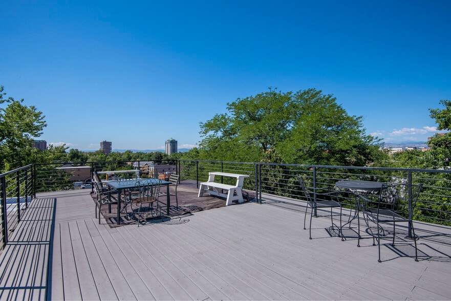 Rooftop Deck - 636 N Washington St