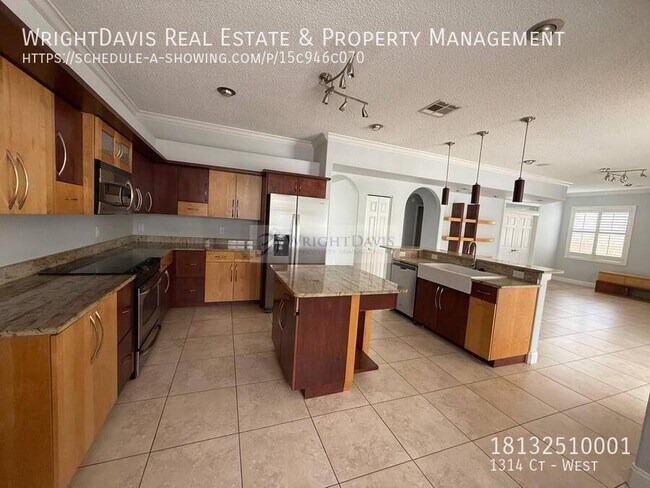 Building Photo - 1314 Ct-West