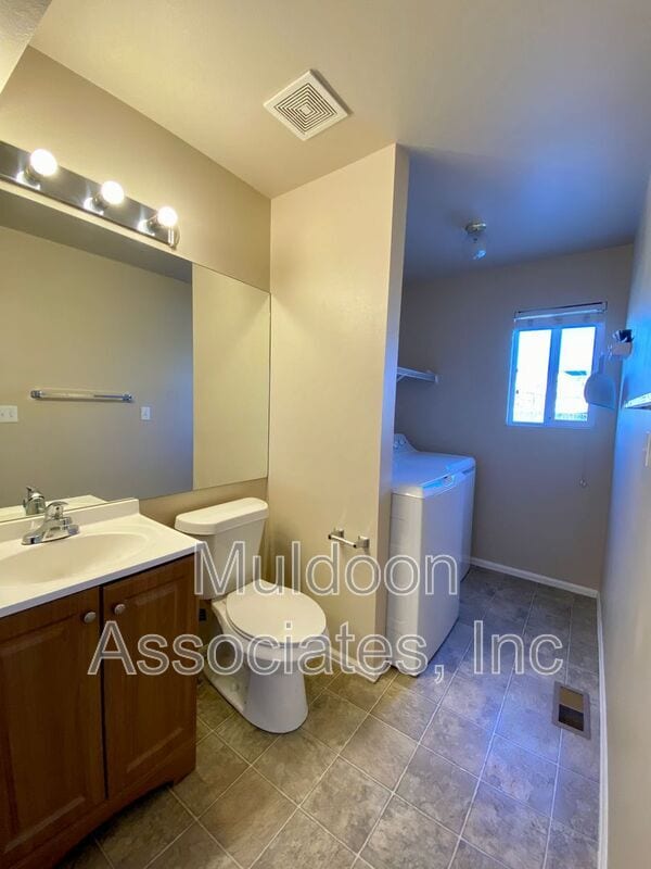 Building Photo - 1048 Scarlet Oak Dr