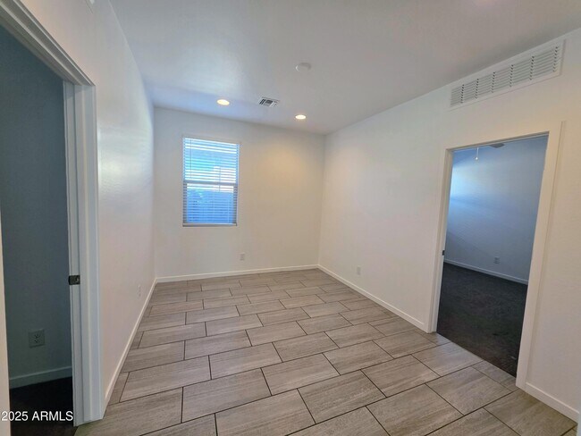 Building Photo - 4214 S 68th Ln