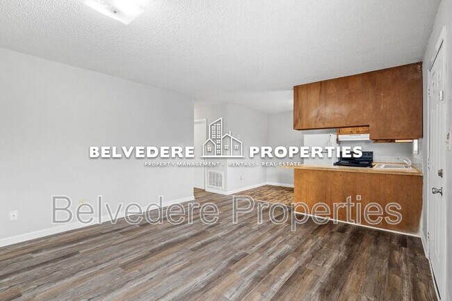 Building Photo - 2402 Markwood Ln SE