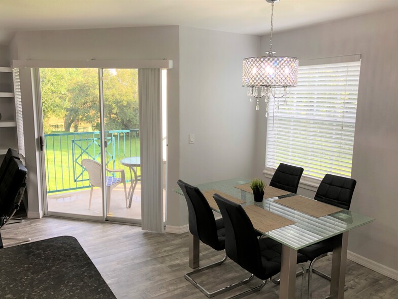 Luminous Dining Room - 7220 Westpointe Blvd