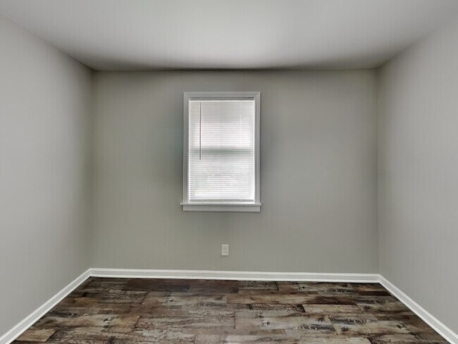 Building Photo - 7745 Madrid Ave