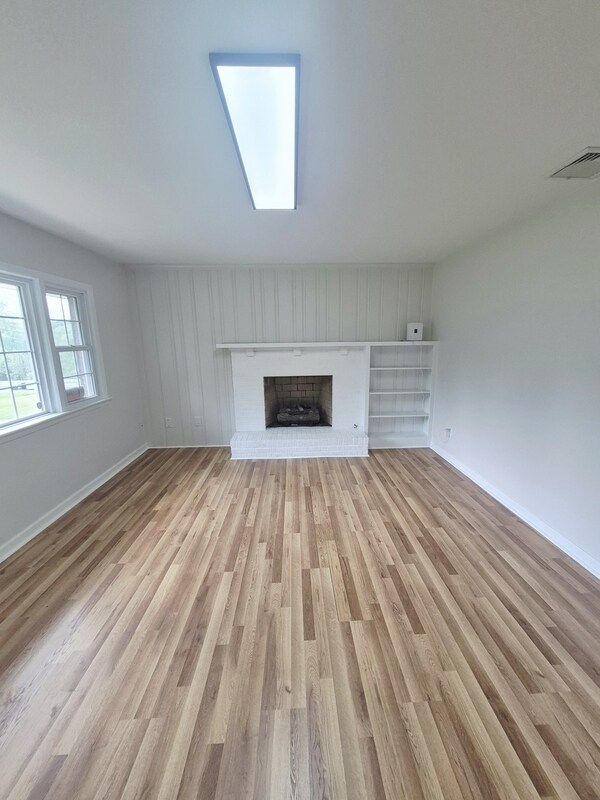 Building Photo - 200 Wellview Dr