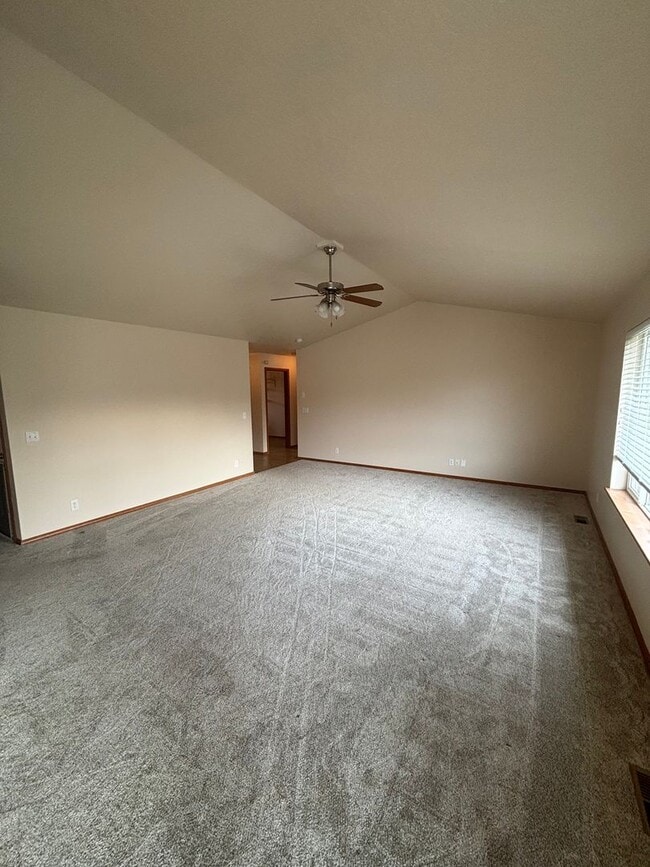 Building Photo - BEAUTIFUL HOME IN THE LANDINGS (APP#59)