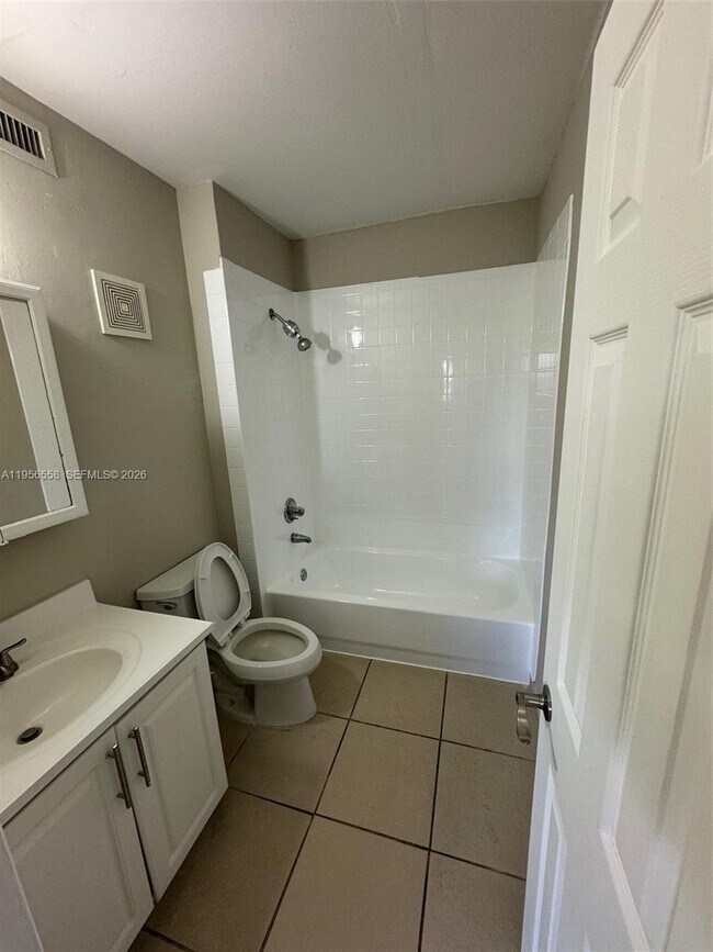 Building Photo - 8060 Fairview Dr