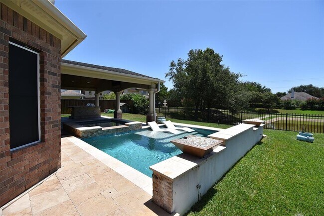 Building Photo - 16915 Locust Springs Dr