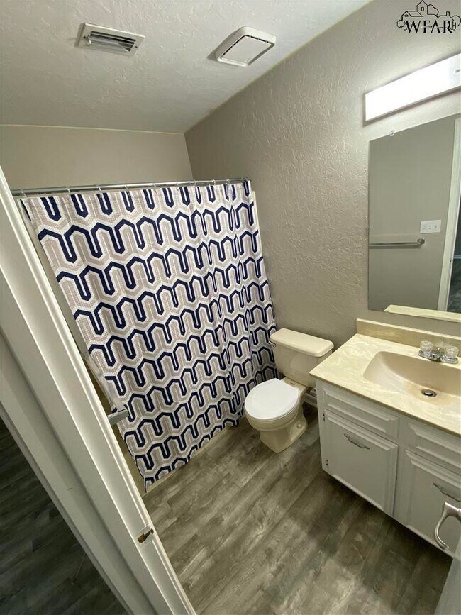 Building Photo - 5405 Hooper Dr