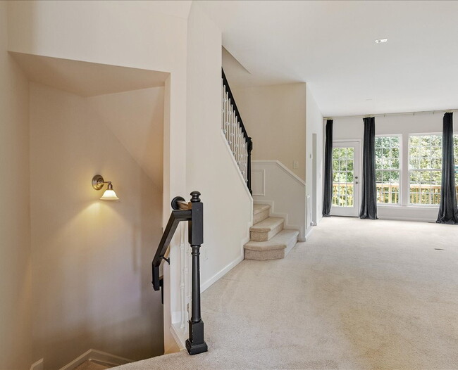 Building Photo - Gorgeous Townhome in Great Raleigh Location!