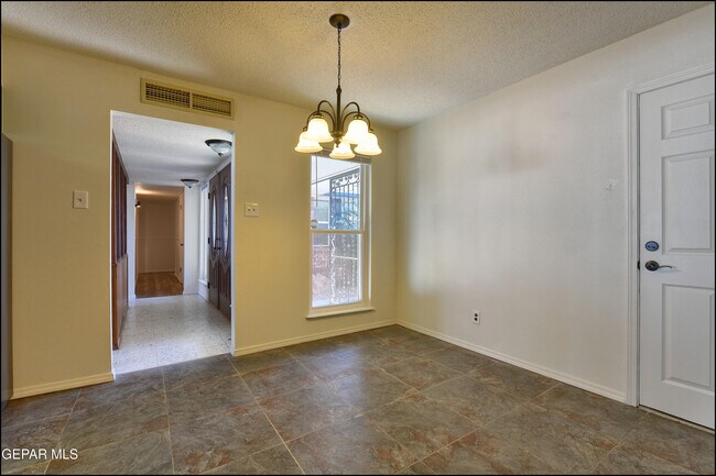 Building Photo - 3433 Clearview Ln