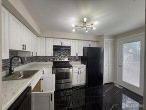 Building Photo - 14 James Cubberly Ct