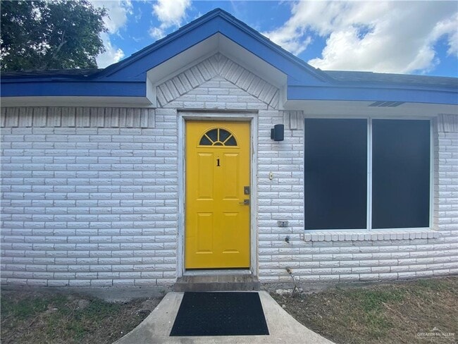 Building Photo - 2208 N Dahlia St