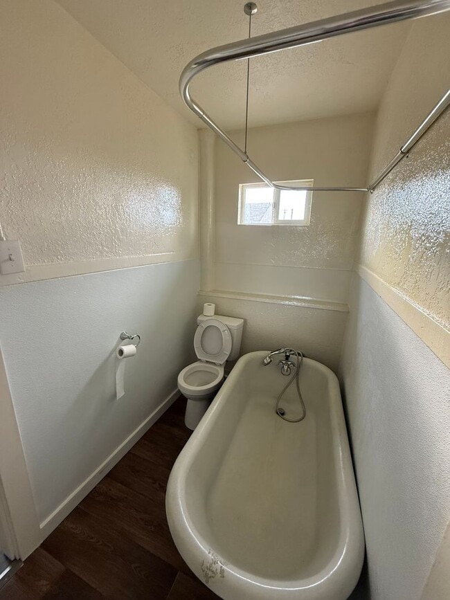 Building Photo - 3 Bedroom 1 Bath House