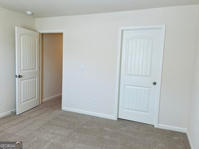 Building Photo - 910 Sly Fox Run