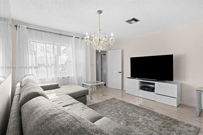 Building Photo - 1935 Arthur St