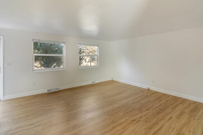 Building Photo - 5004 E Hinsdale Pl