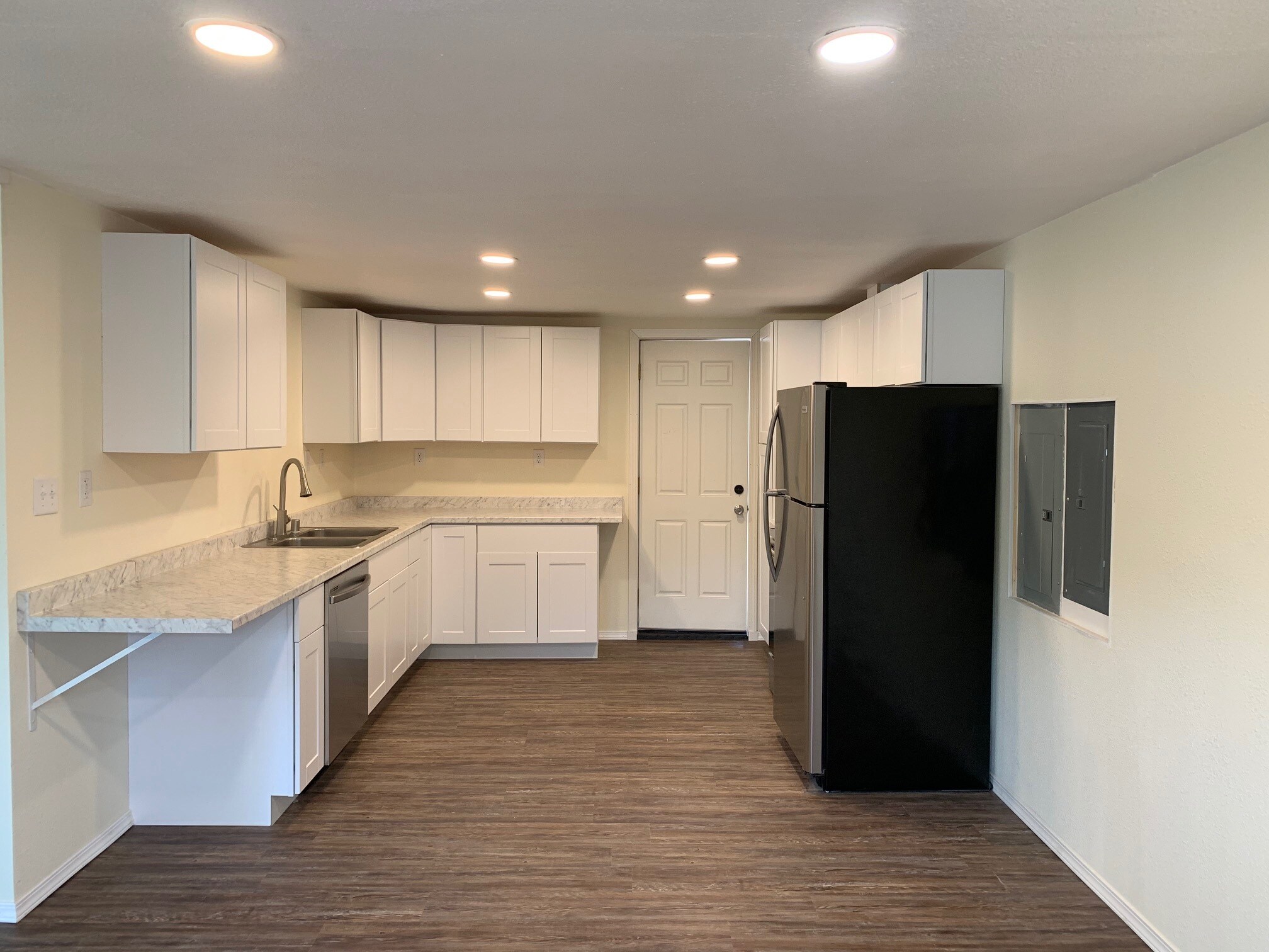Kitchen - 5405 W Manor Crest St